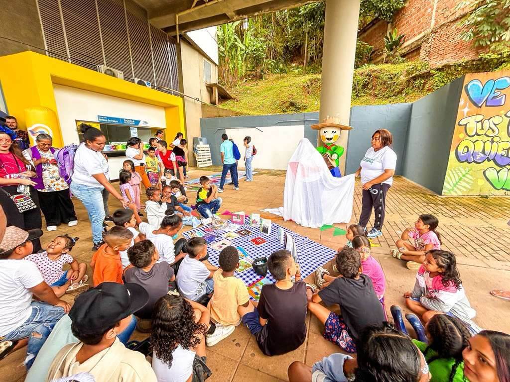 LA REBELIÓN DE LAS LETRAS: CALI DERRIBA MUROS PARA QUE EL SABER SE TOME LA CALLE.