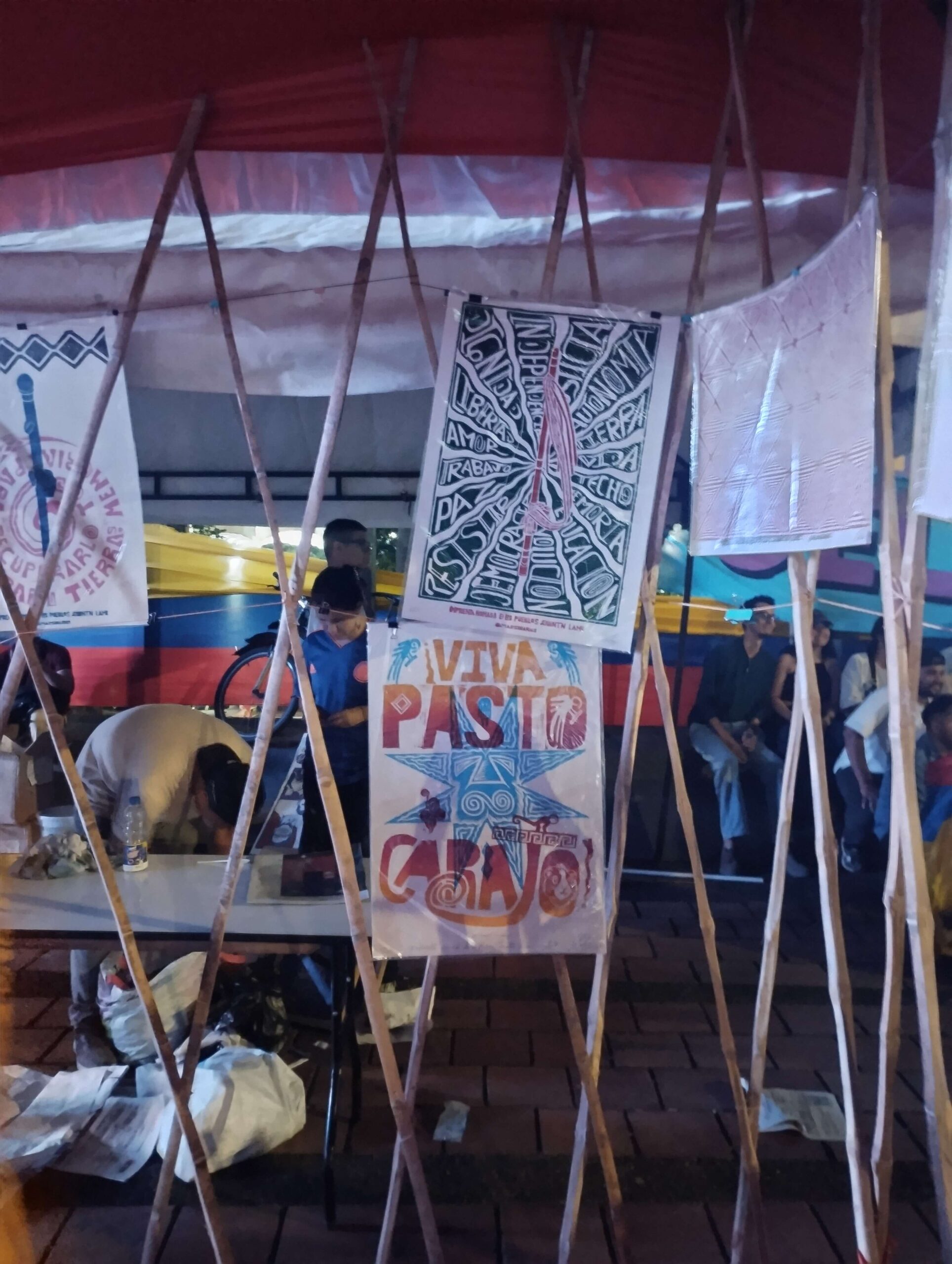 Trazos en la Herida: Cuando el Margen se Vuelve Memoria.