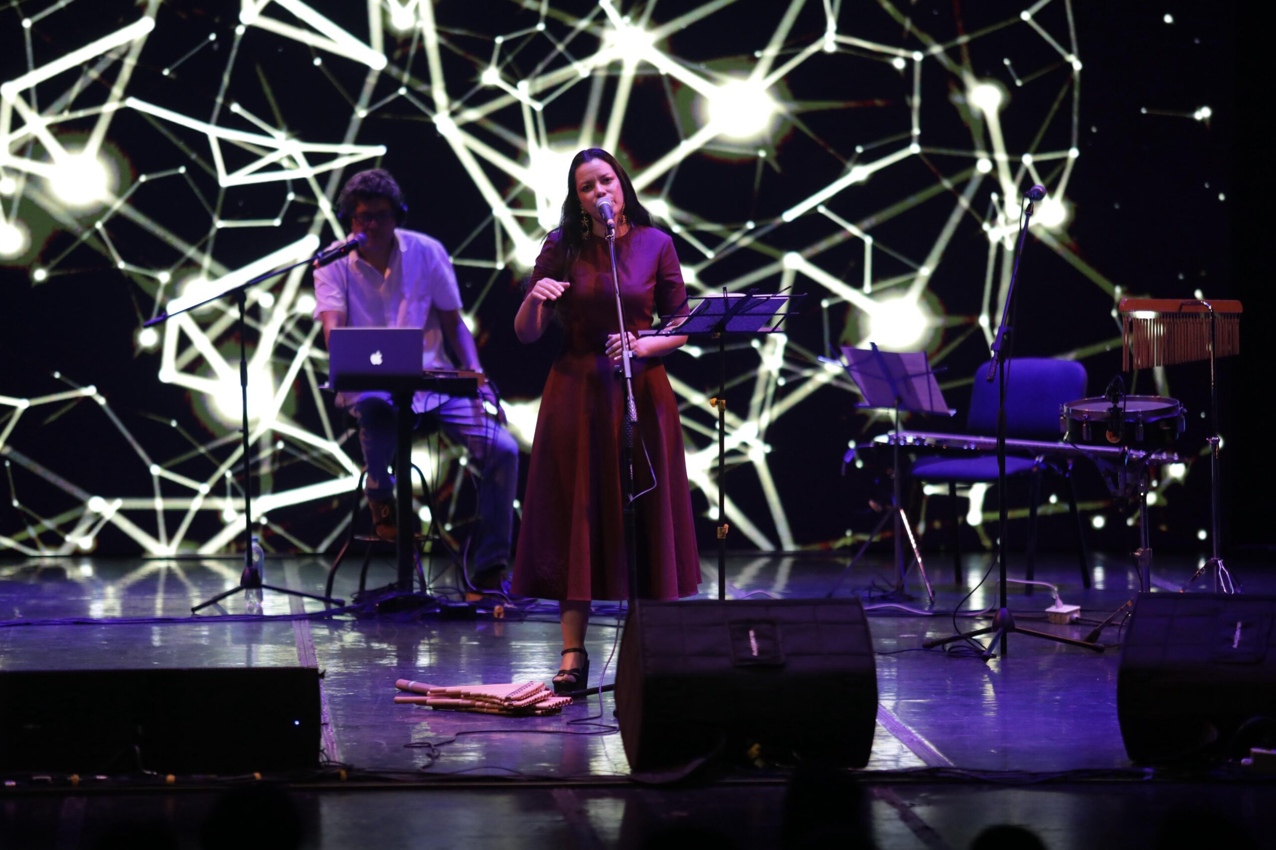 Una noche de versos, música y encuentro dio inicio al Festival Internacional de Poesía de Cali.