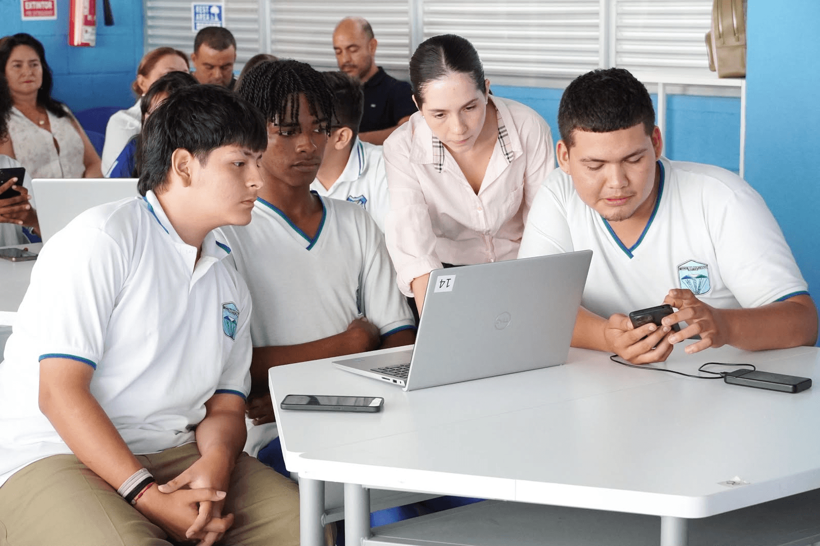 La IA se toma las aulas educativas: así fue el lanzamiento del Programa Cali Avanza 2026.